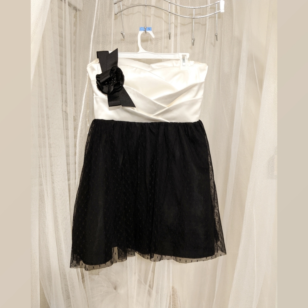 Strapless formal dress